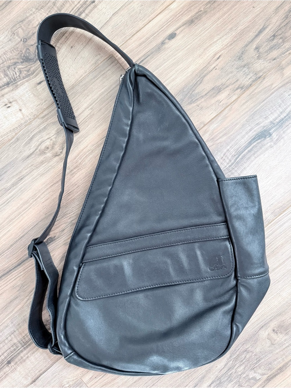 AmeriBag 19" Leather Crossbody Sling Healthy Back Bag Backpack Excellent